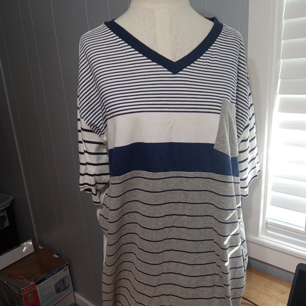 Emcee Premium Collection ladies v-neck short sleeve pocketed t shirt size 2XL T1